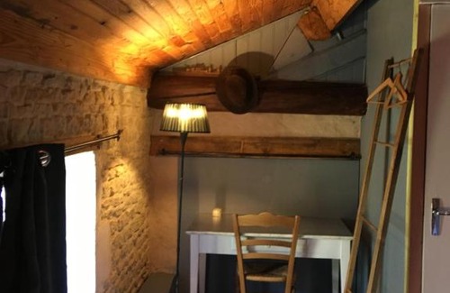 Saint-Pierre-le-Vieux Bed & Breakfast | Zen au Marais Hammam Massages