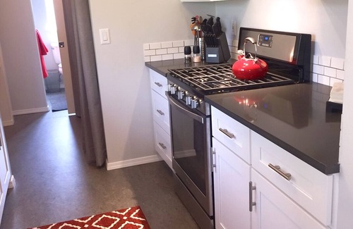 Beaumont - Wilshire Cottage | Zen Cottage in Close In NE Alberta Arts Area, Sleeps 2 Private and Sanitized!