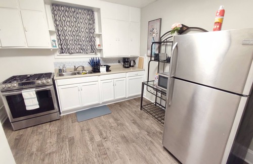 Near Eastside Apartment | Zen Haven: Downtown Retreat in Indy with Queen bed