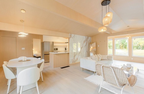 Bracebridge Cottage | Zen Lakeside Haven – Where Japandi Calm Meets Modern Luxuryn