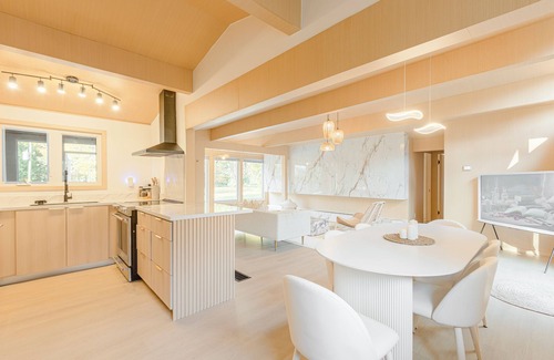 Bracebridge Cottage | Zen Lakeside Haven – Where Japandi Calm Meets Modern Luxuryn
