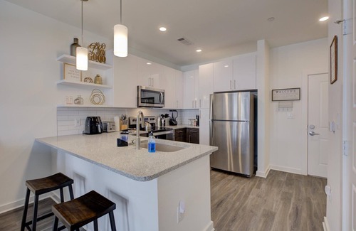 Downtown Memphis Apartment | Zen Oasis|Travel RNs|We <3 Long Stays