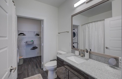 Downtown Memphis Apartment | Zen Oasis|Travel RNs|We <3 Long Stays