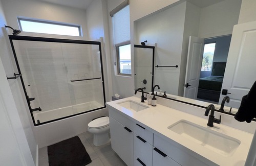 Bard House | Zen Oasis w/ fire pit π₯ and movie theater π₯ - 15 min from strip!