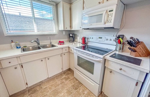 Okanagan-Similkameen Cottage | Zena's Penticton Beach Cottage