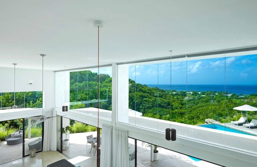 Weston House | ZenBreak Atelier House is a contemporary 4 bedroom ridge-front holiday villa with sea views