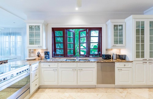 Gibbes House | ZenBreak Claridges #6 is a 3 bedroom luxury holiday villa moments away from Gibbs Beach