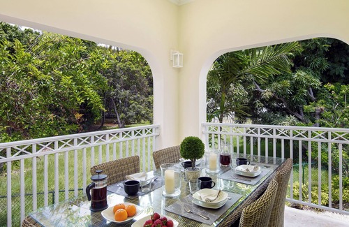 Gibbes House | ZenBreak KingsGate #1 is a 2 bedroom luxury holiday townhouse 3 minutes away from Gibbs Beach
