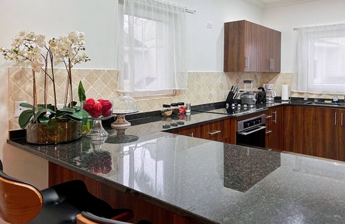 Gibbes House | ZenBreak KingsGate #4 is a 2 bedroom luxury holiday townhouse 3 minutes away from Gibbs Beach