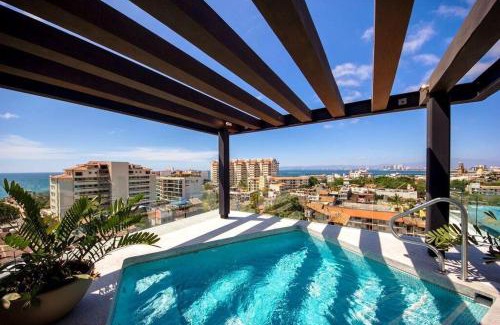 Emiliano Zapata Apartment | Zenith 601, Zona Romantica, 2 Balconies with Incredible Views, Rooftop Pool