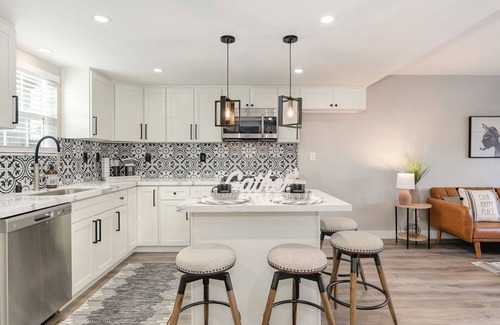 Foothill Farms House | ZenNest Townhome Close toRoseville SacDowntown Hospitals Pool&Fenced PatioGarden