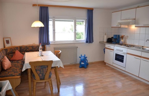 Frauenau Apartment | Zentral gegelgene Ferienwohnung mit 2 Schlafzimmern und WLAN