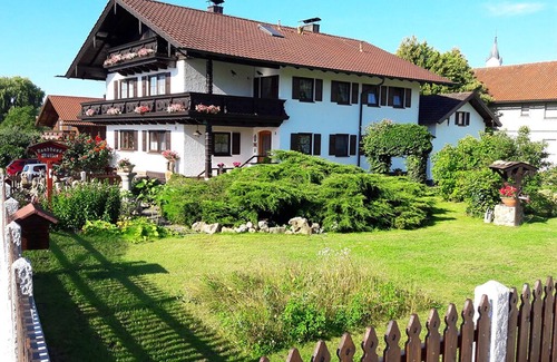 Aunham Apartment | Zentral gelegene Ferienwohnung (55m2) im 1. OG mit Balkon