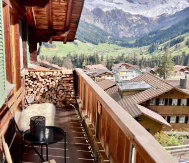 Adelboden Apartment | zentrale, gemütliche Wohnung im Schweizer Stil I Bergblick