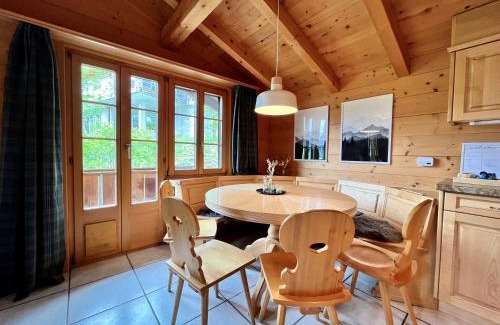 Adelboden Apartment | zentrale, gemütliche Wohnung im Schweizer Stil I Bergblick