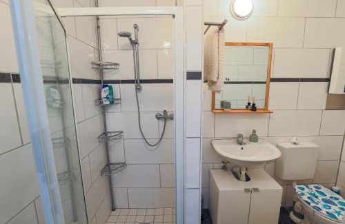 Großenbaum Apartment | zentrale Lage Apartment nähe Düsseldorf Airport, Messe
