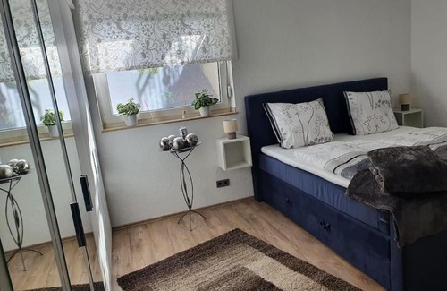 Ratingen Apartment | Zentrale Messe/Ferien Whg mit Garten & Parkplatz