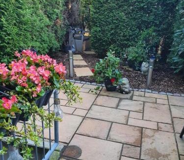 Ratingen Apartment | Zentrale Messe/Ferien Whg mit Garten & Parkplatz