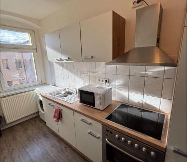 Halle Apartment | Zentrale Monteurswohnung mit Küche, WLAN & Vollausgestattet