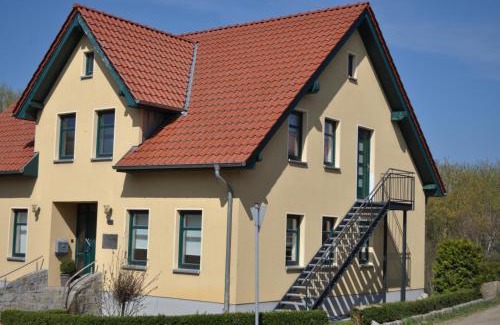 Muritz Apartment | zentrumsnahe Ferienwohnung im Grünen
