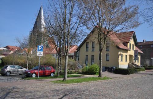 Muritz Apartment | zentrumsnahe Ferienwohnung im Grünen