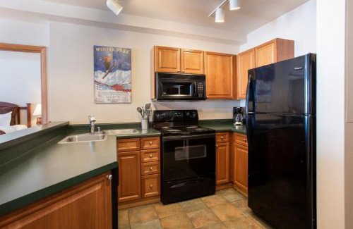 Winter Park Apartment | Zephyr Mountain Lodge Condo with views of Arapahoe National Forest condo