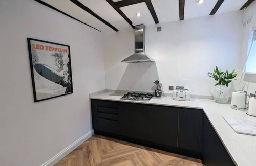 Ribbesford House | Zeppelin House - Riverside 18th Century Townhouse