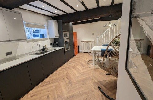 Ribbesford House | Zeppelin House - Riverside 18th Century Townhouse
