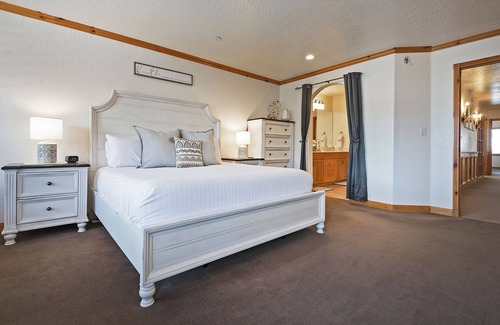 Midway Ski Chalet | Zermatt Resort Chalet for Groups & Families