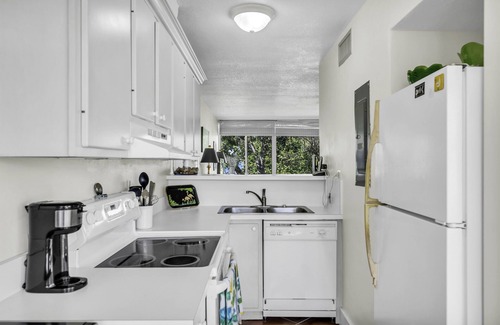 Islamorada House | Zesty Lower Matecumbe Condo with Private Beach & Dockage