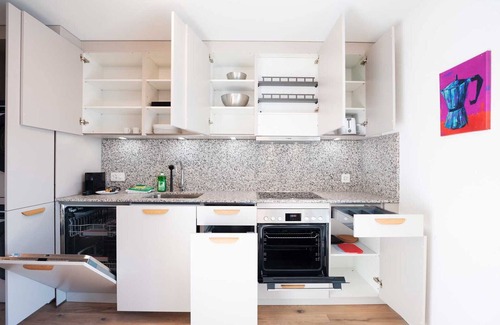 Center Apartment | ZH Pink GF - Letzigrund HITrental Apartment