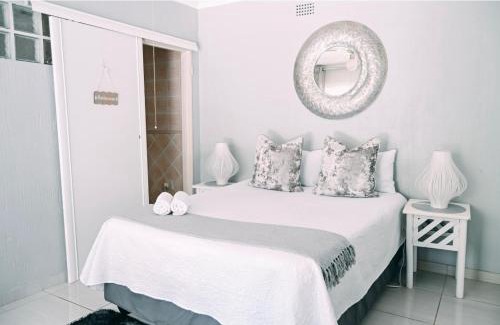 Boksburg Apartment | Zhantique Guest House 1- Unit 1
