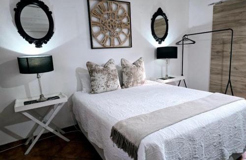 Boksburg House | Zhantique Guest House 1- Unit 4
