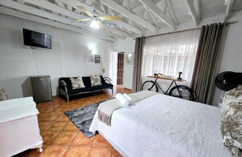 Boksburg House | Zhantique Guest House 1- Unit 4