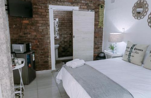 Boksburg Apartment | Zhantique Guest House 1- Unit 2