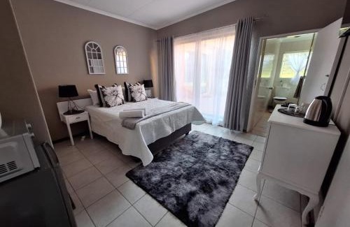 Boksburg House | Zhantique Guest House 2- Unit 4