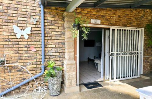 Boksburg House | Zhantique Guest House 2- Unit 6