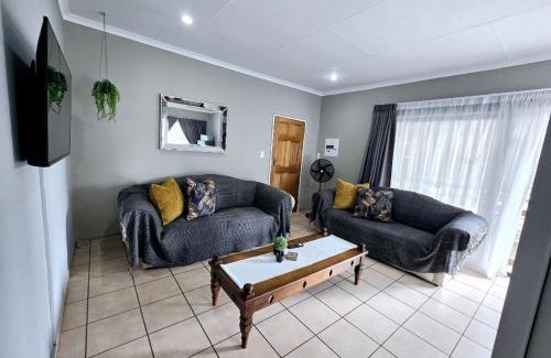 Boksburg House | Zhantique Guest House 2- Unit 6