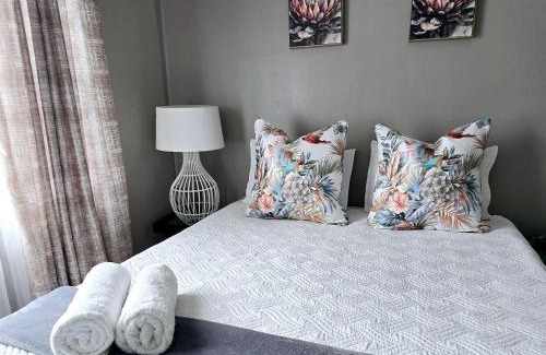 Boksburg House | Zhantique Guest House 2- Unit 9