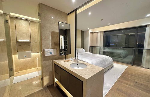 Downtown Shanghai Hotel | ZHome Deplex luxury apartment