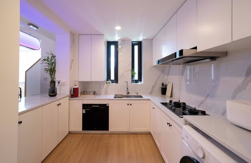 Downtown Shanghai Apartment | ZHome-Gingkgo Garden Four bedrooms
