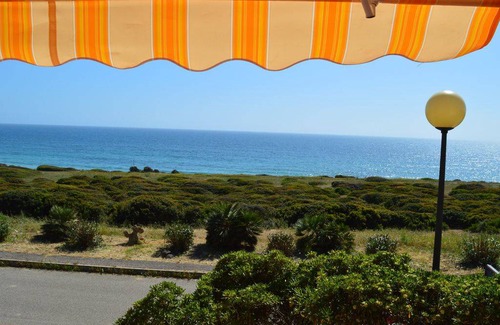Funtana Meiga Apartment | Zigantes' Apartment on the beach 100 meters from the sea
