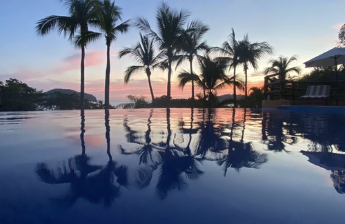 Ixtapa - Zihuatanejo Hotel | Zihuatanejo Hilton on Playa La Ropa Beachfront Large 2 BR Villa