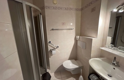 Obsteig Bed & Breakfast | Zimmer 02/2bett mit Balkon - Pension Alpina
