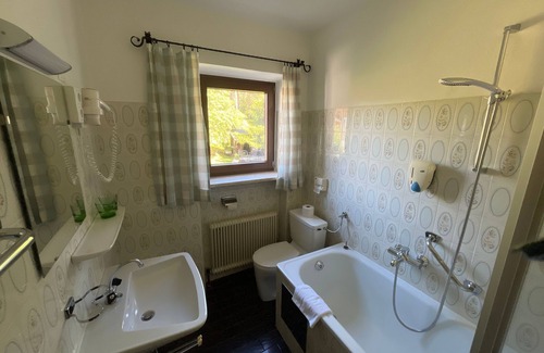 Obsteig Bed & Breakfast | Zimmer 05/3bett mit Balkon - Pension Alpina
