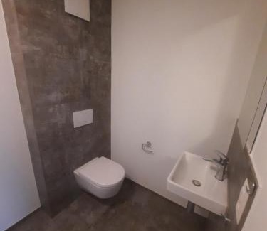 Goldingen Apartment | Zimmer 1, Haus der Begegnung