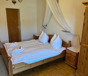 Poertschach am Woerthersee Bed & Breakfast | Zimmer am See