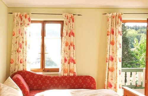 Hoslwang Apartment | Zimmer Blumenwiese, Ostseite mit Balkon, 2. Etage, 21 qm