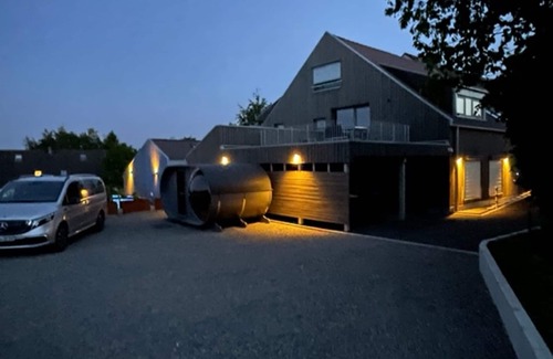 Mutzenich Apartment | Zimmermanns 3 - Stilvoll und Modern mit Außenpool, Sauna und Außenküche