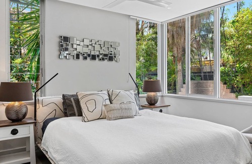 Narrabeen House | Zinc - a secluded paradise nestled in the heart of Narrabeen on the wonderful Northern Beaches.